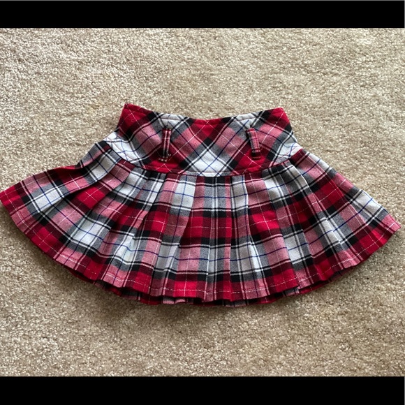 Girls size 4 / xs plaid skirt & black dress shirt - Picture 4 of 10